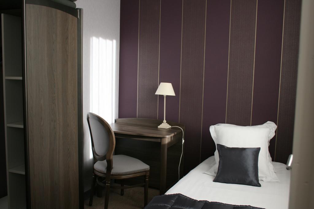 Hostellerie De La Quenoeuille Маркиз Номер фото