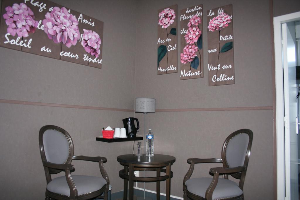 Hostellerie De La Quenoeuille Маркиз Номер фото